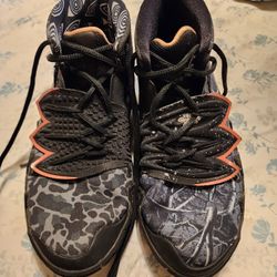 Kyrie Hybrid S2 "What The" Size 5 Youth