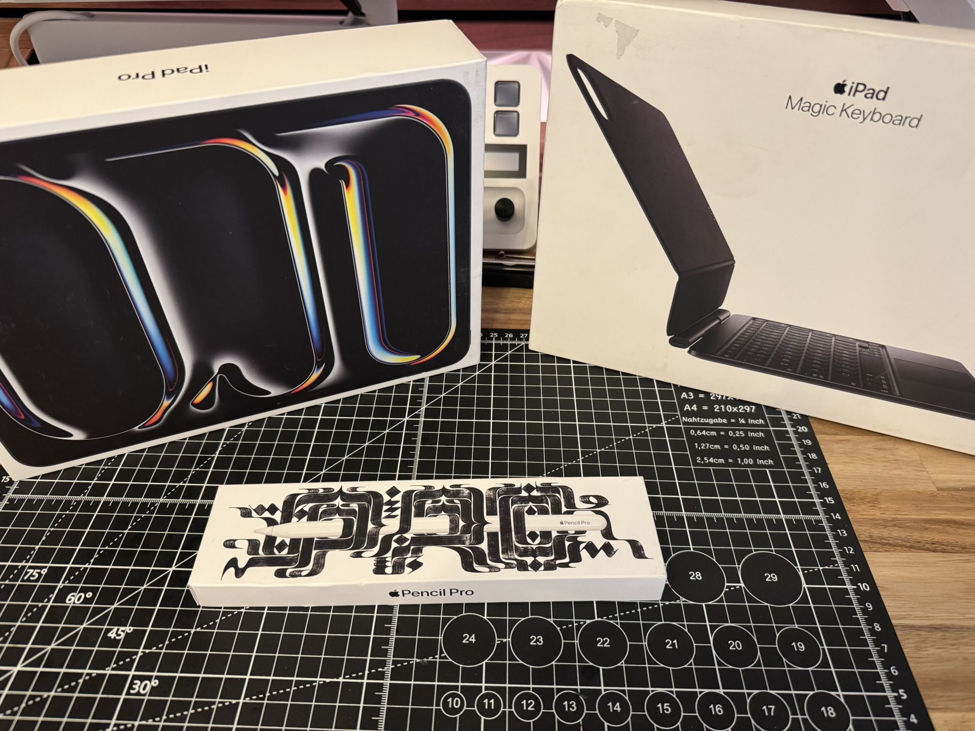 iPad Pro M4 With New M4 Magic Keyboard & Newest Apple Pen +Extras!