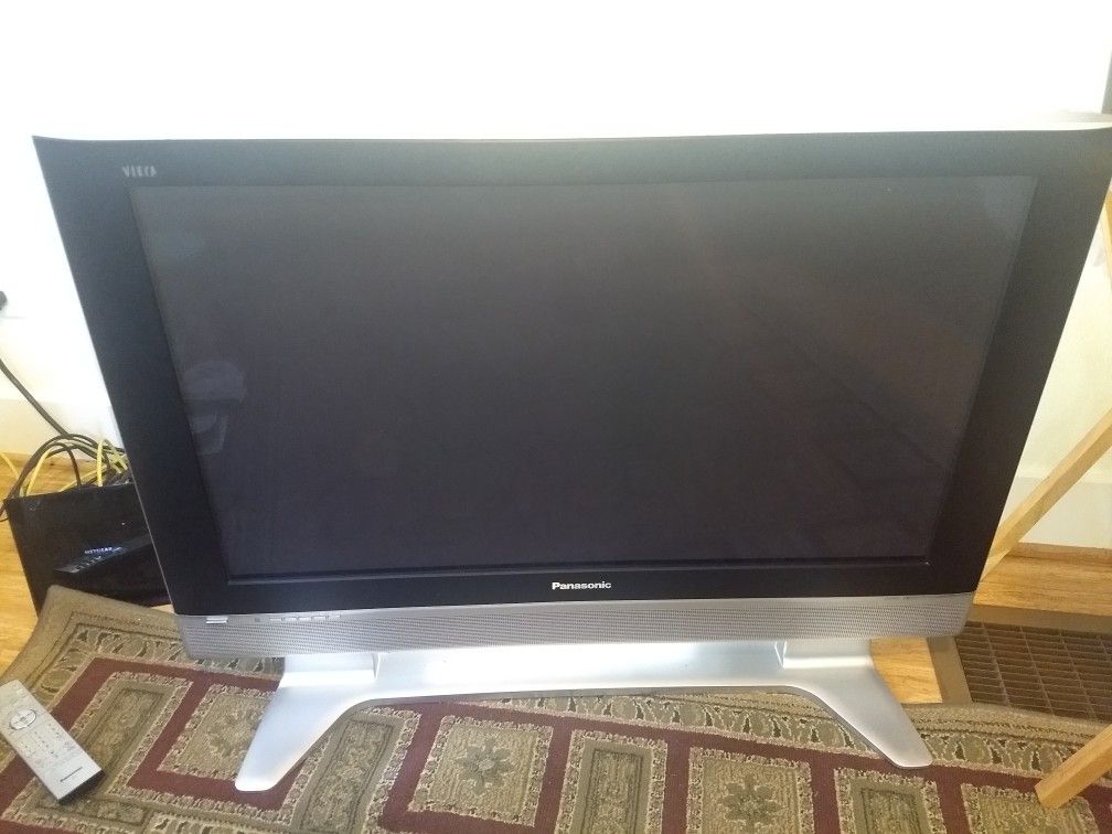 Panasonic TH-37PX50U 37" High Definition Plasma TV Television 2005 Broken Antenna In