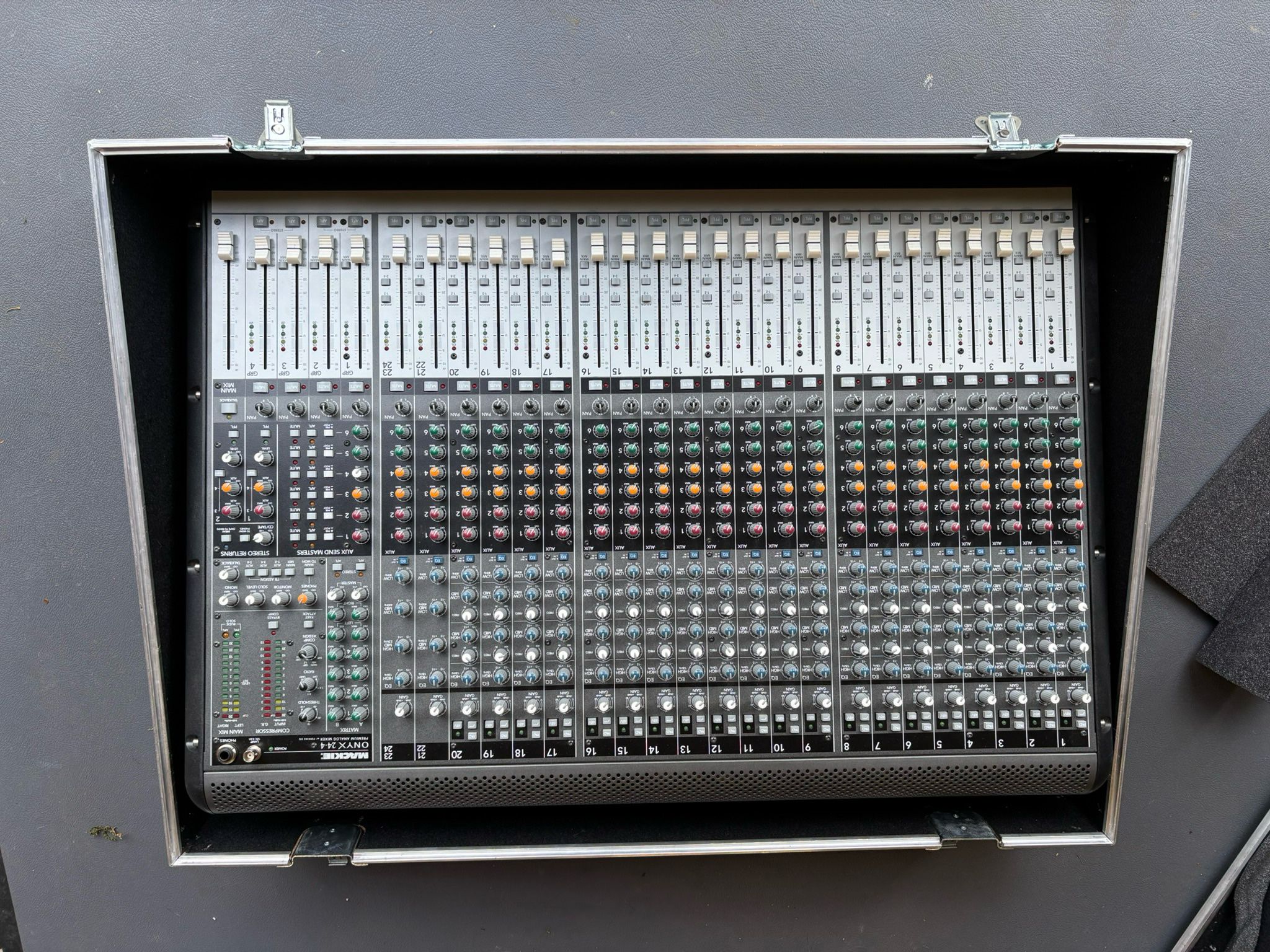 Mackie Onyx 24-4 Channel Live Mixer With Hard Case