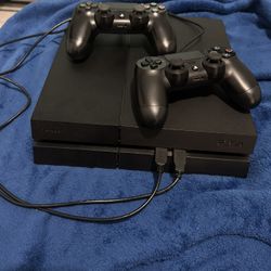 PS4 With Controller And Call Of Duty Game 500 GB