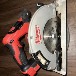Milwaukee Circular Saw 