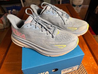 Women’s HOKA Clifton 9 Running Shoes Size 7.5