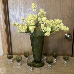 Beautiful Vintage Set Of 8 Sipper/shot Glasses Olive Green Flawless! 