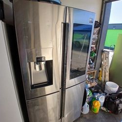 SAMSUNG STAINLESS STEEL FAMILY HUB 4 DOOR FLEX REFRIGERATOR/ small Dent
