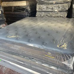 KING SIZE SERTA PERFECT SLEEPER (PLUSH) PILLOW TOP MATTRESS & BOX SPRINGS BED SET