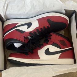 Nike Air Jordan 1 Mid” Chicago Black Toe Sneakers 