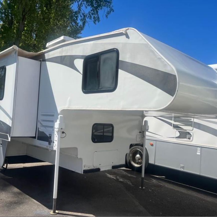 2007 host Rainier 9.50 camper with with slide out good condition