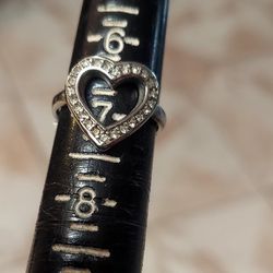 New Heart Shape Ring With Small Rhinestones Size7 Mpu Southeast Serious Buyer Please Dont Deliver 