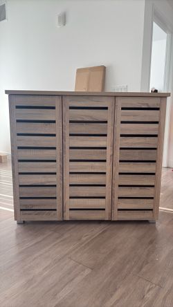 Shoe cabinet
