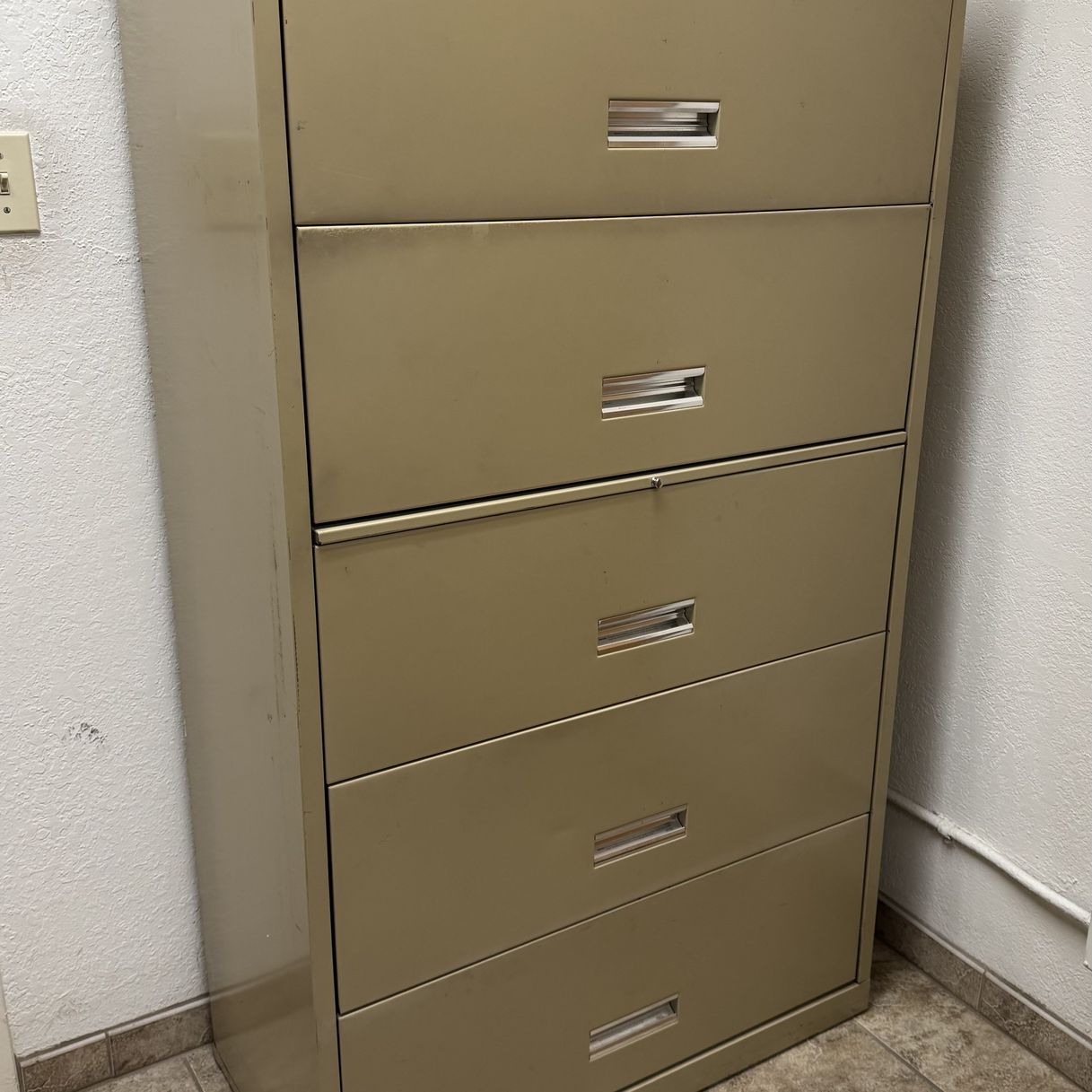 Sleek Heavy-Duty 5-Drawer + Pull-Out Shelf Brown Metal Lateral Filing Cabinet 64" x 36" x 18"