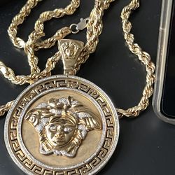 Gold Rope Chain Versace Pendant !!!