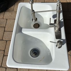 Eljer kitchen sink, faucet and soap dispenser 