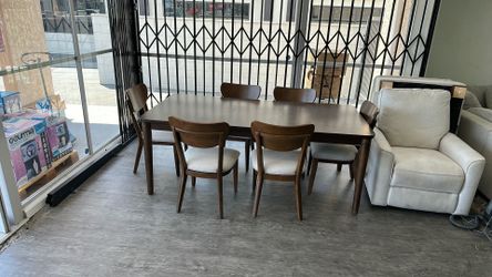 Costco Brown Dining Set – Brand New in Box