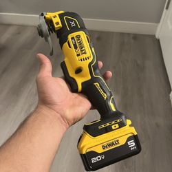 DEWALT XR Oscillating Multi Tool with (1) 5Ah Battery and Charger