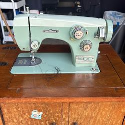 Vintage Dressmaker Sewing Machine 