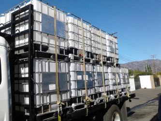 IBC Totes 275 Water 💦 Tanks   330 Gallon Metal Caged Containers. IBC