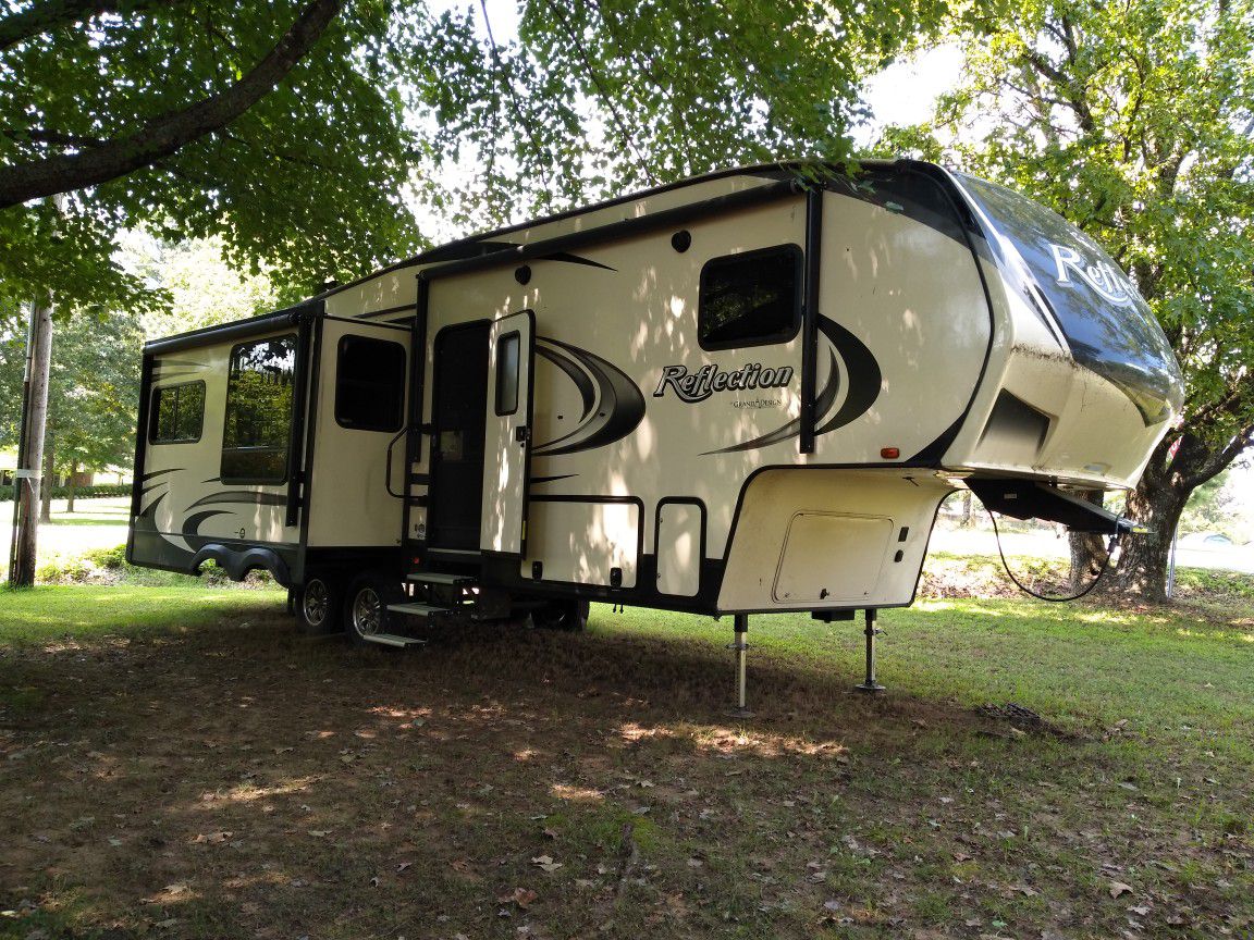 Photo REFLECTION RV 2019 FOR SALE BY OWNER