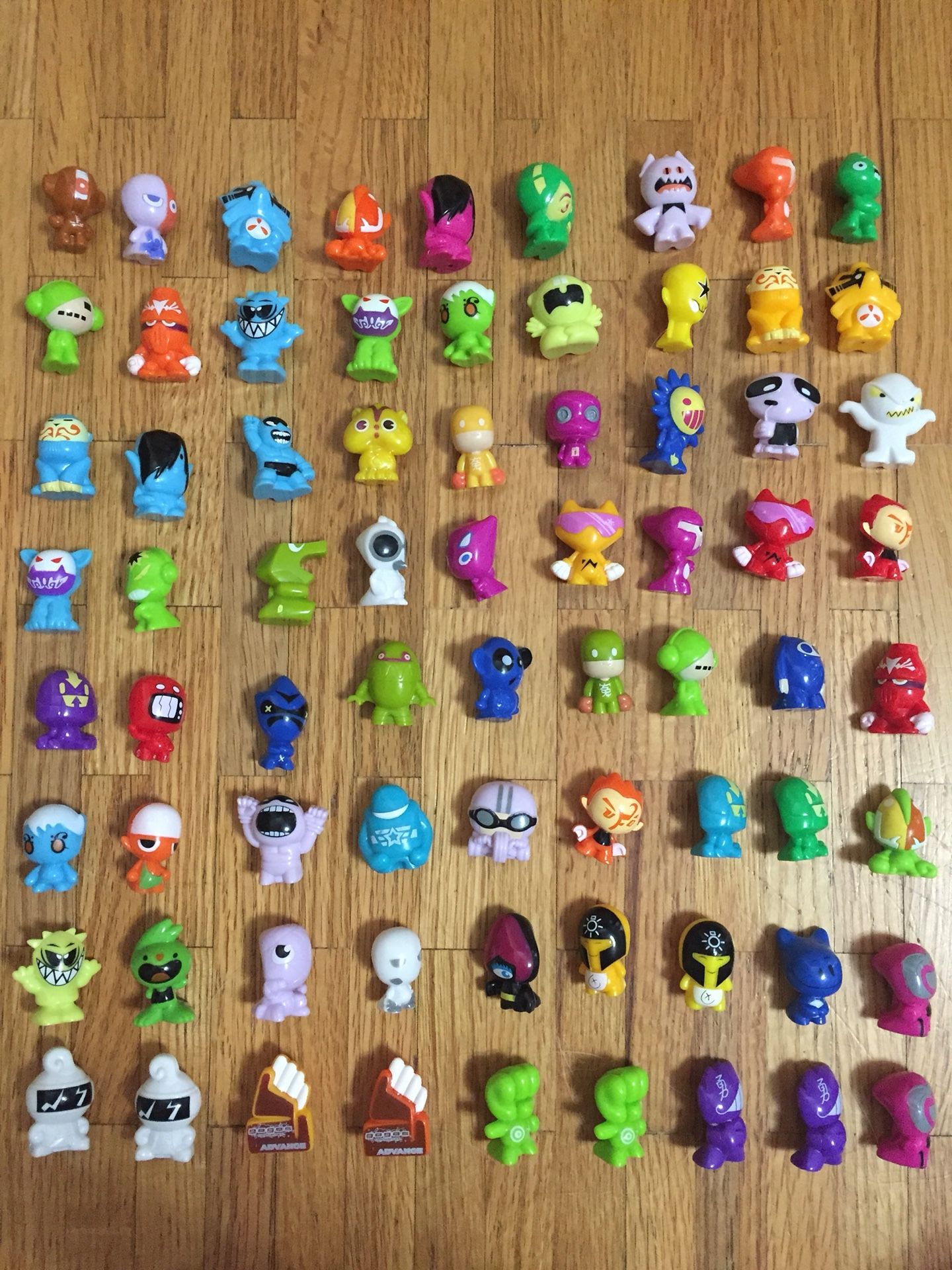 Lot of 72 Gogo’s Crazy Bones Toys w/ collector tin