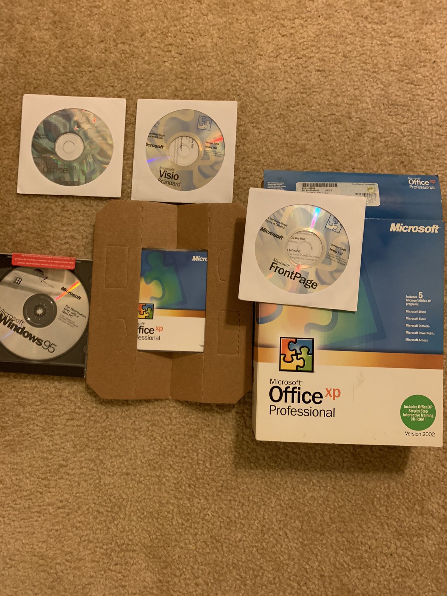 2002 Microsoft XP PROFESSIONAL SOFTWARE in a box