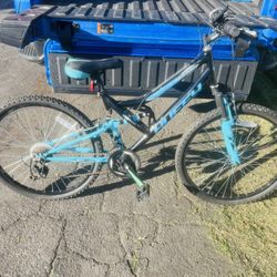 Huffy Women bike 26” 18 speeds