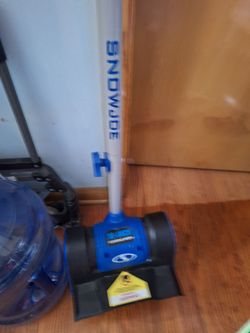 Snow Joe 10" electric snow shovel