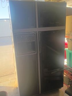 Ge black refrigerator works