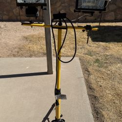 Tripod Flood Lamp