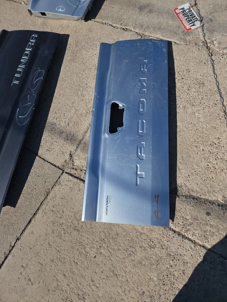 Toyota Tacoma Tailgate Oem