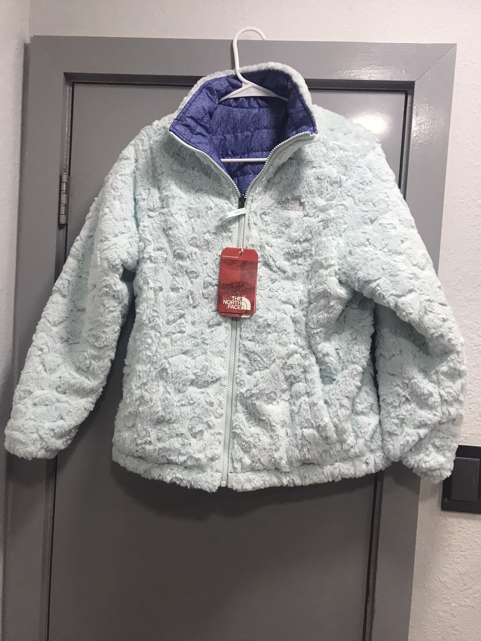 Chamarra north face nueva doble vista Talla XL de niña nueva $90 dlls nueva Para niña de 12 a 15 años Estoy en northeast
