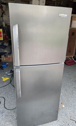 Premiun levella  7.0 CU ft frost free top refrigerator
