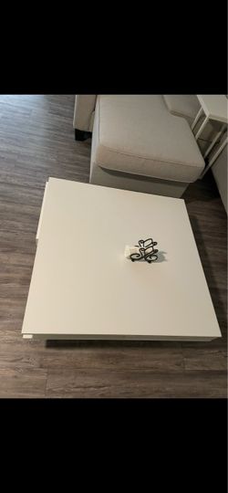 TV stand and coffe table living space