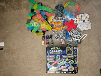 Flexible Track Glow in the Dark Set