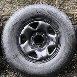 Tacoma Toyota 16" Steel wheels with Hankook Dynapro tires and TPMS sensors, lug nuts