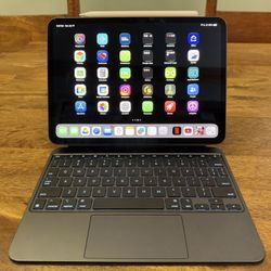 New Apple 11" M4 iPad Pro 256GBj, Magic Keyboard & Apple Pencil Pro