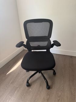 Desk chair - lightly used