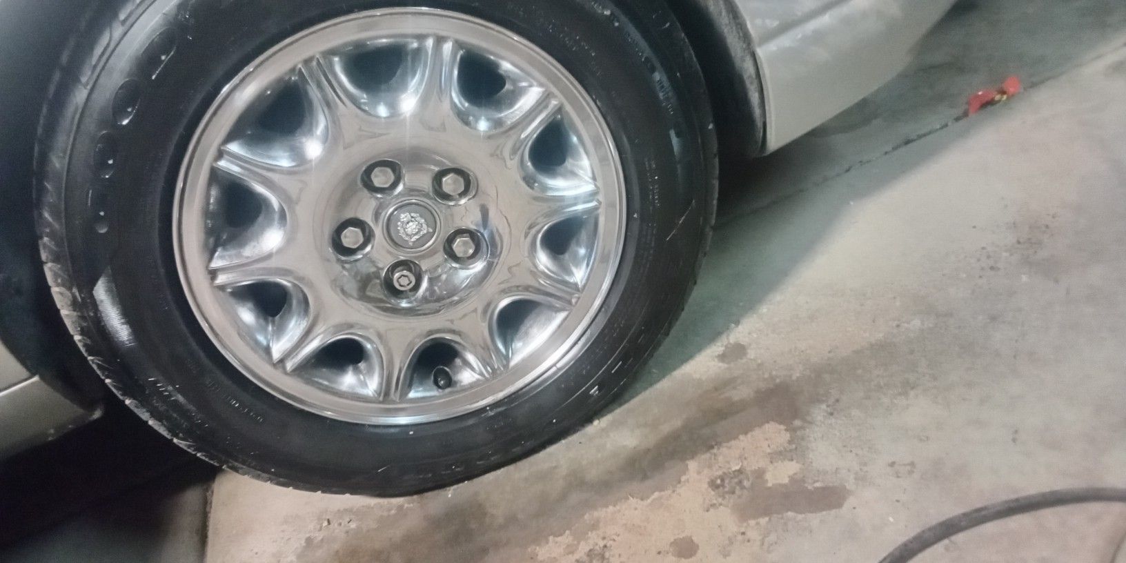 98 Jaguar Xj8 225 /60 R16 Goodyear Eagle Sport