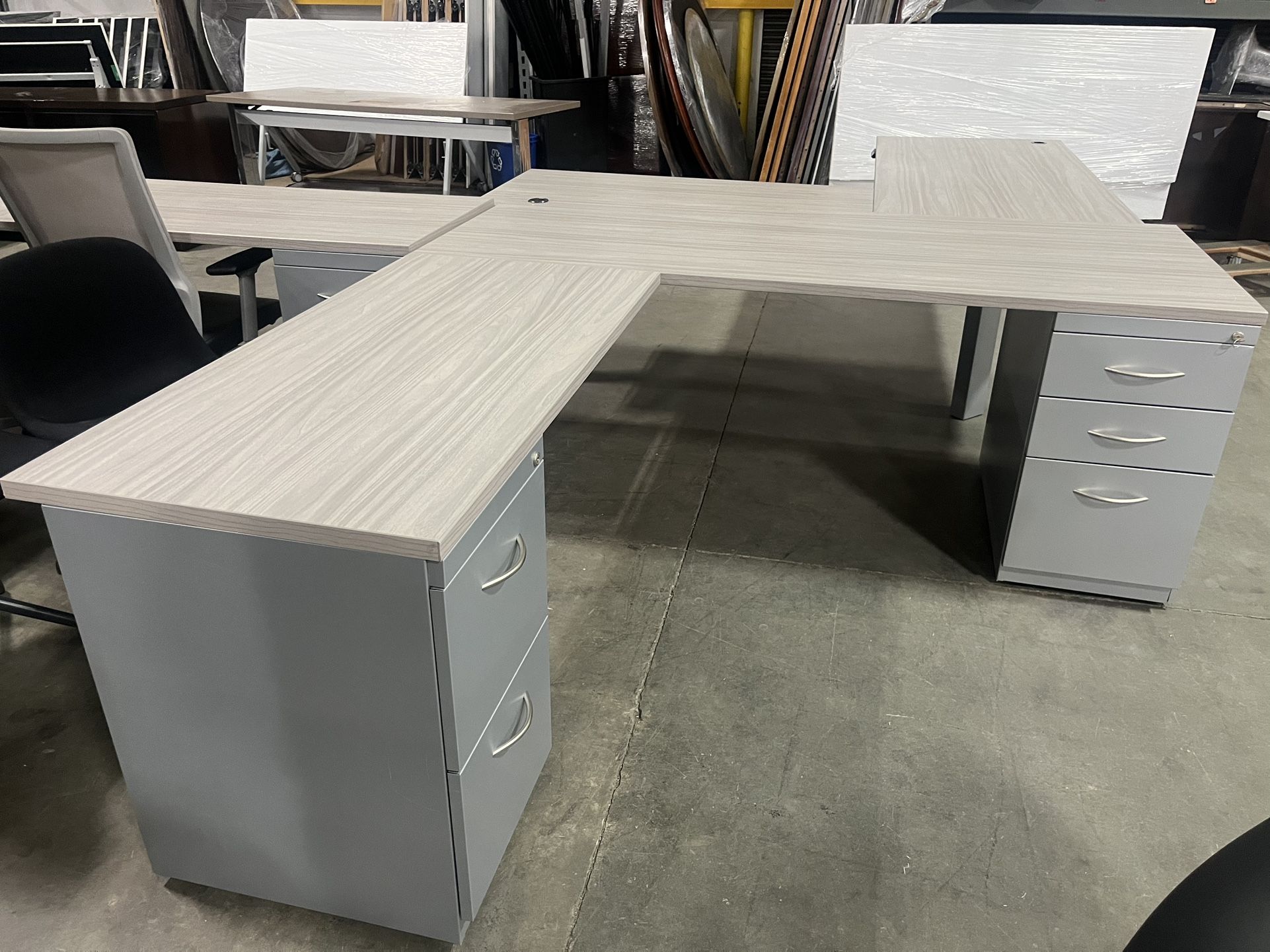 Pre-owed L-shape Office Desk
