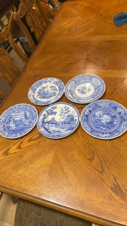 Vintage Antiques Plate Set