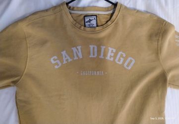 Le Shark San Diego Est 1983 Vintage Style Mustard Yellow Crewneck Sweatshirt