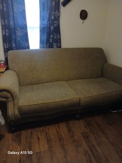 Sofa pet free and clean