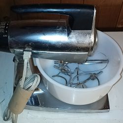 Sunbeam Vintage Chrome 12 Speed Mixer With Bowl 