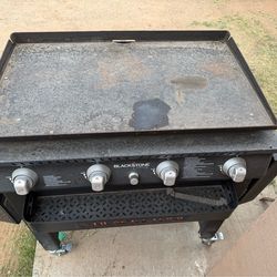 Black stone culinary 4 burner. Needs top restored