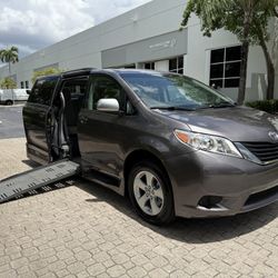 2013 Toyota Sienna LE