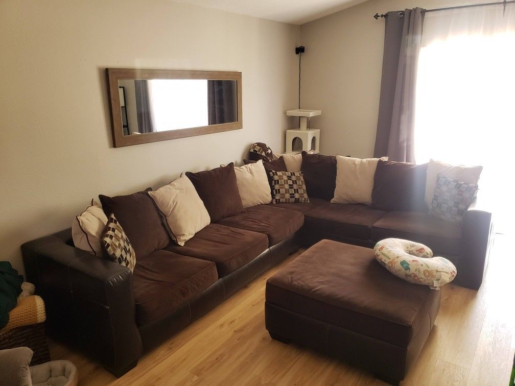 Couch - Sectional w/ Ottoman