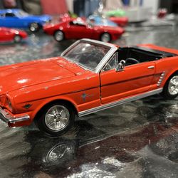 MOTOR MAX AMERICAN CLASSICS 1964 FORD MUSTANG CONVERTIBLE 1/24 SCALE RED Orange 