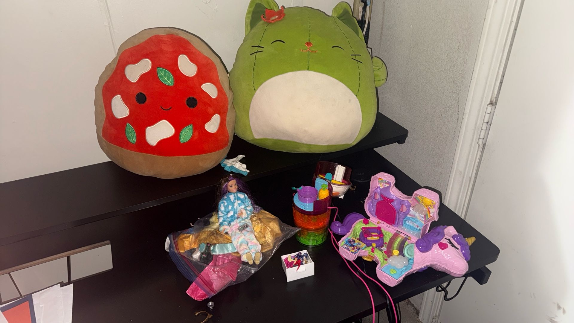 Barbie & Accessories &Clothes + Polly Pockets