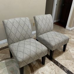 Accent Chairs 
