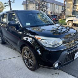 2016 Kia Soul + – Clean Title – Black on Black – Priced to Sell