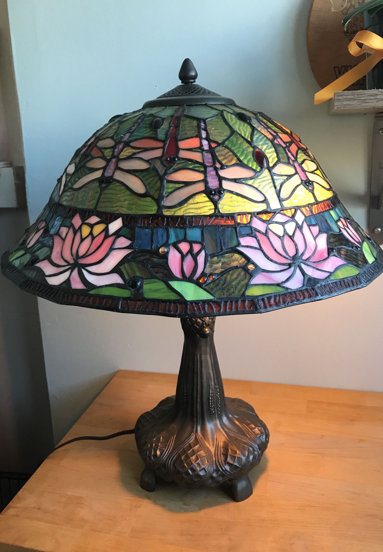 2 light antique Tiffany-style lamp